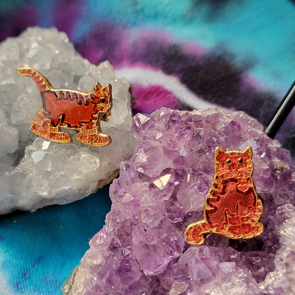 2 small vintage enamel pins with cute Kliban style cats.